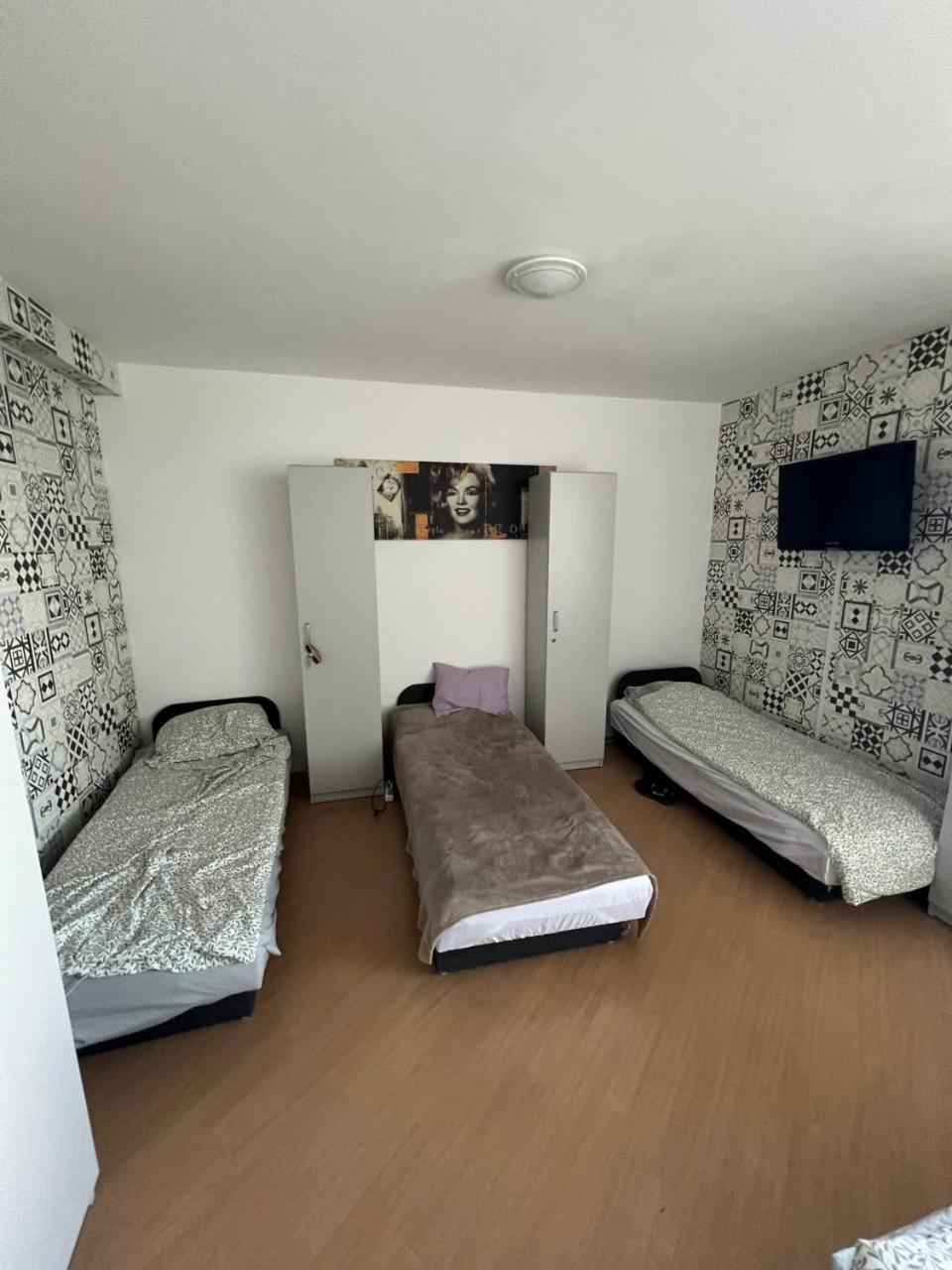 Hostel „U Sashka” 华沙 外观 照片
