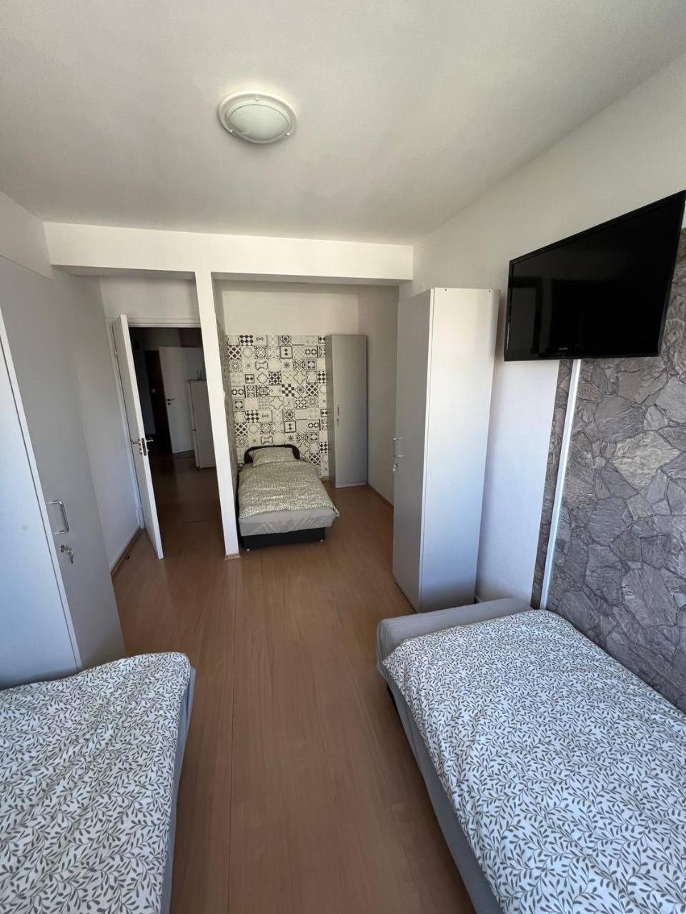Hostel „U Sashka” 华沙 外观 照片